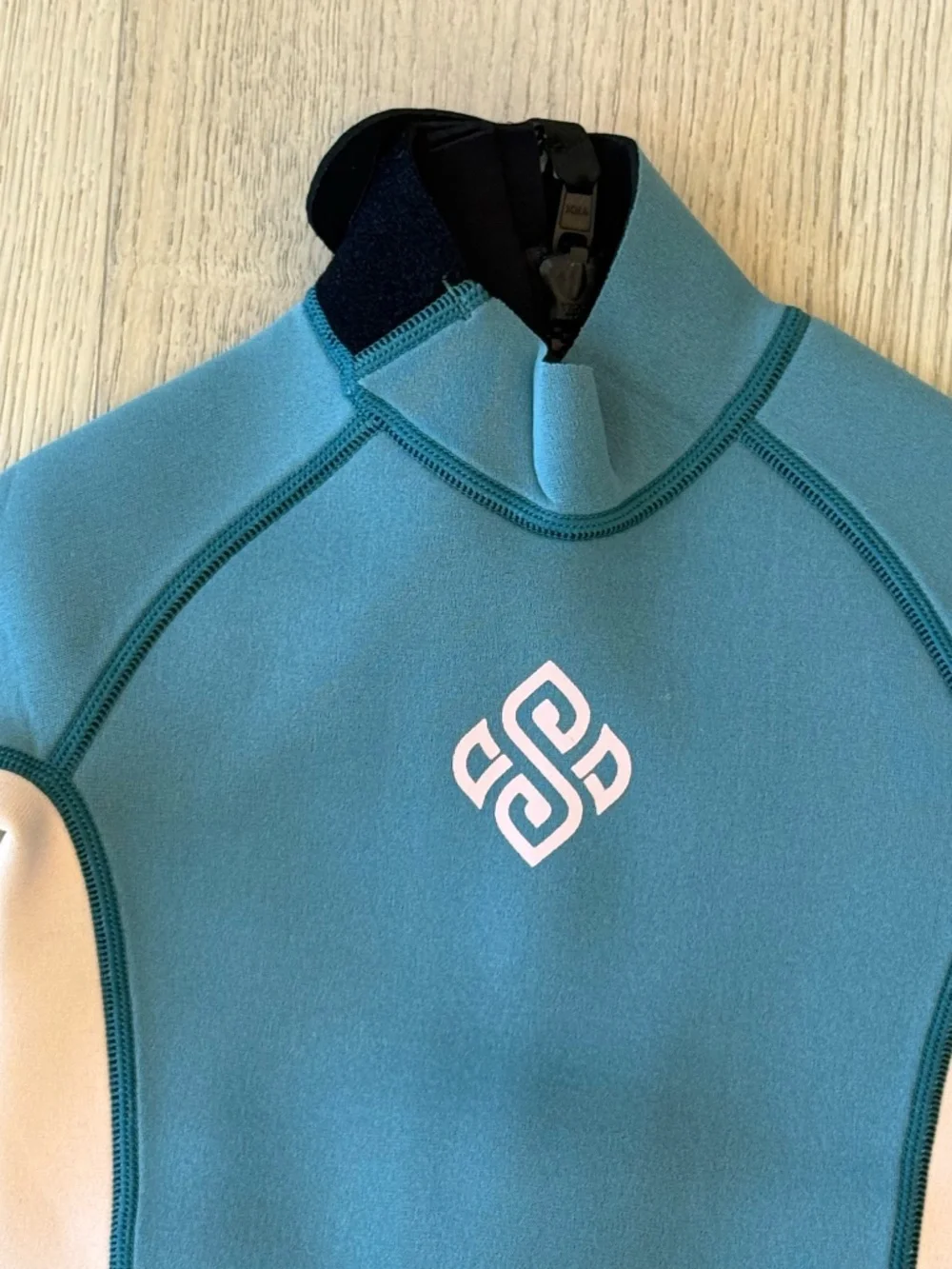 NWOT Seaskin Girls 3mm Neoprene Back Zip Wetsuit | Blue Koi | Size 4